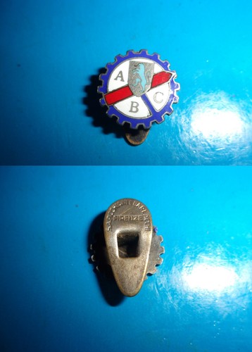 Distintivo pin - a, b